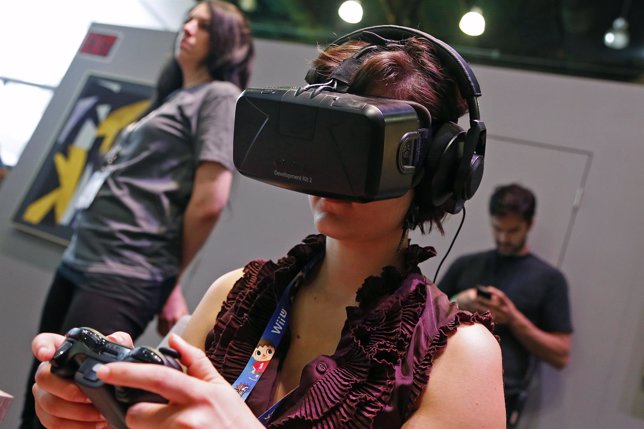 Jugadora con realidad virtual