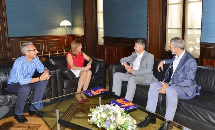 Díaz recibe en San Telmo a Societat Civil Catalana