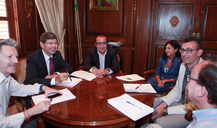 El alcalde de Castellón y representantes de entidaes bancarias