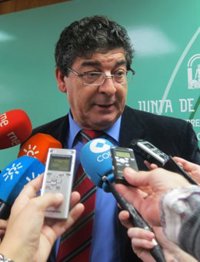 Valderas quiere activar más del 50% de las leyes del pacto antes de fin de año