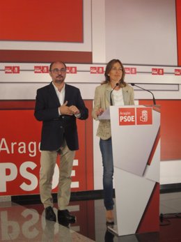 Eva Sáenz anuncia, junto a Javier Lambán, que deja su puesto.