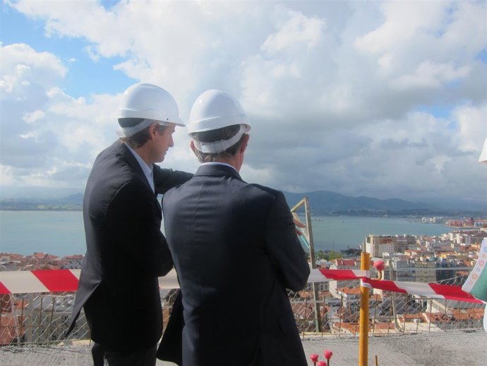 Visita al bloque de 60 VPO de Prado San Roque