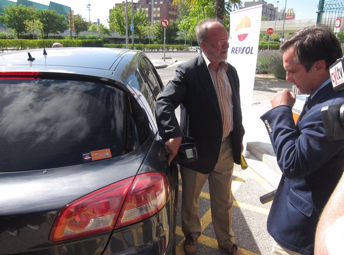 El alcalde de Valladolid, en la inauguración de un punto de repostaje de Autogas