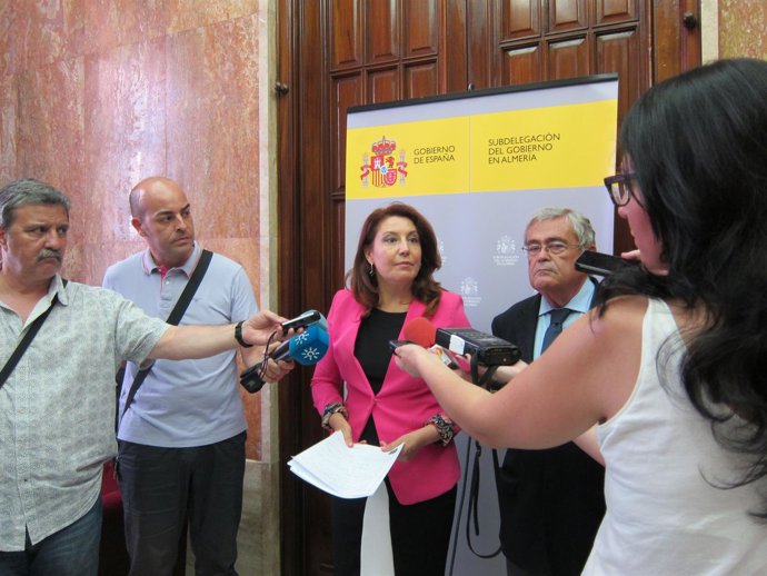 Crespo atiende a los medios en Almería