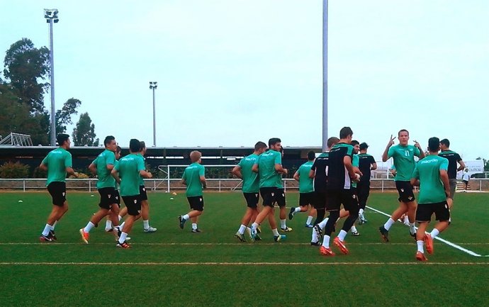 Jugadores del Betis entrenando