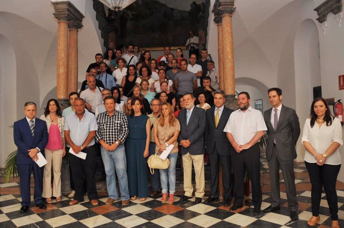 La Corporación provincial y trabajadores de Pérez Giménez en la Diputación