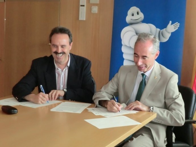 Valdivia firma el convenio con Michelin