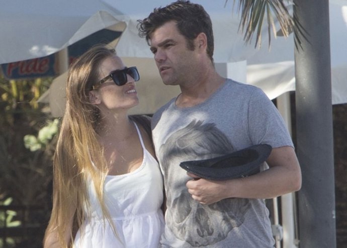 Fonsi Nieto y su novia vacaciones en Ibiza