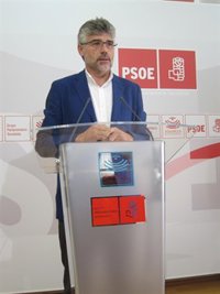 El PSOE dice que la reforma fiscal de Monago tiene "tinte electoral" y que con ella quiere "ganar" en 2015 "como sea"