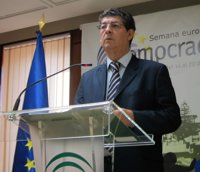 Valderas felicita al movimiento memorialista por conseguir la retirada del monolito a Primo de Rivera