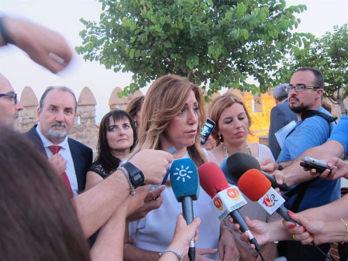 Díaz hace declaraciones a los medios en Almería