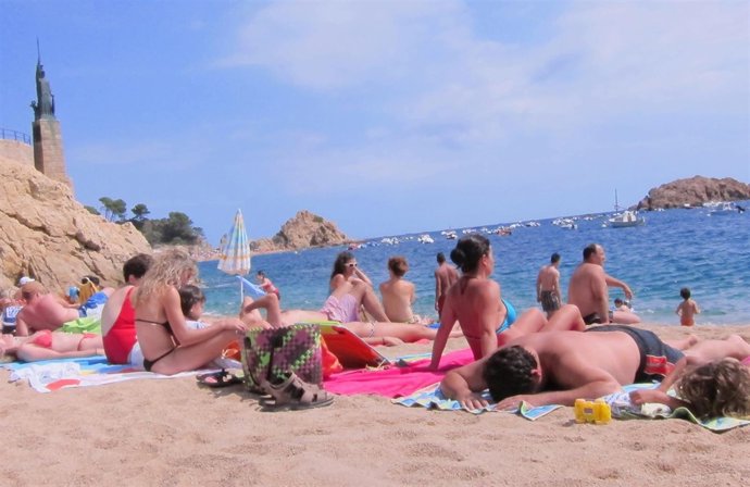 Turistas en la playa