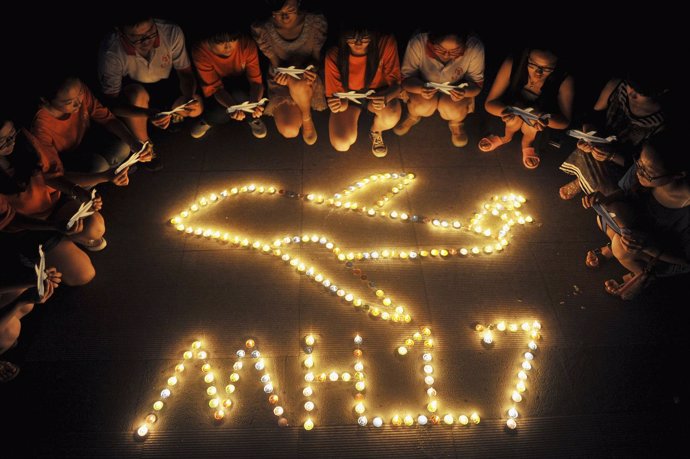 Homenaje al avión MH17 derribado por un misil en Ucrania