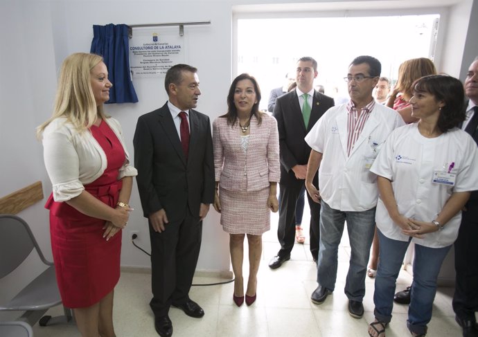 El presidente de Canarias, Paulino Rivero, inaugura el consultorio de La Atalaya