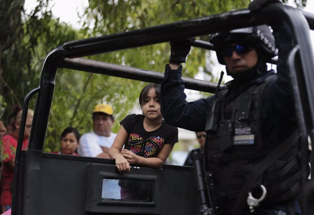 Policía en el albergue de 'Mamá Rosa'