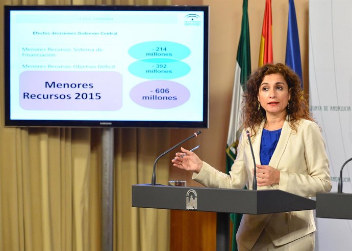 La consejera de Hacienda, María Jesús Montero, en rueda de prensa