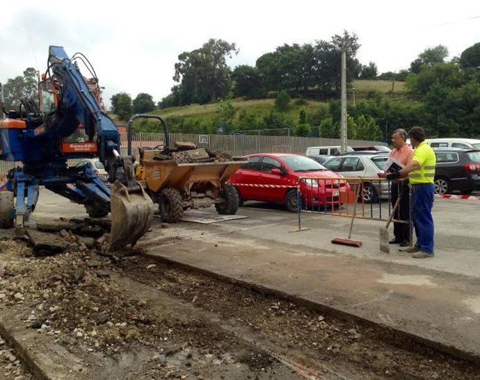 Inicio de las obras para construir la nueva acera