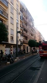 Un incendio en Campanar afecta a toda una vivienda por el humo