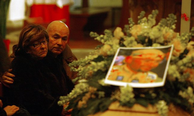 Paolo y Tonina, padres de Pantani, durante su funeral