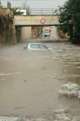 Paso subterráneo inundado