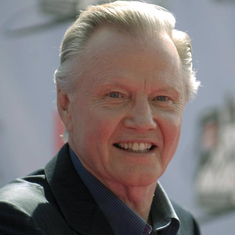 El actor Jon Voight, padre de Angelina Jolie, llama 