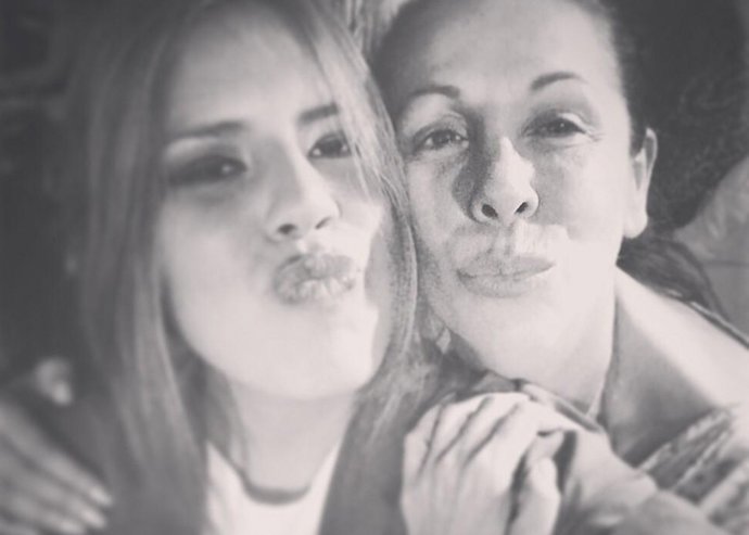 Chabelita posa junto a Isabel Pantoja: Buen cumpleaños. Ella es la mejor