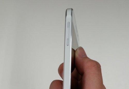 Galaxy Alpha tendrá un borde metálico como el del iPhone