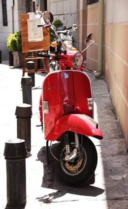 Moto, vespa, moto aparcada