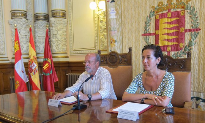 El alcalde de Valladolid junto a la concejal de Turismo 