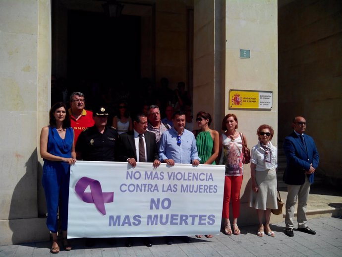 Concentración de repulsa en Alicante por el crimen de Orihuela