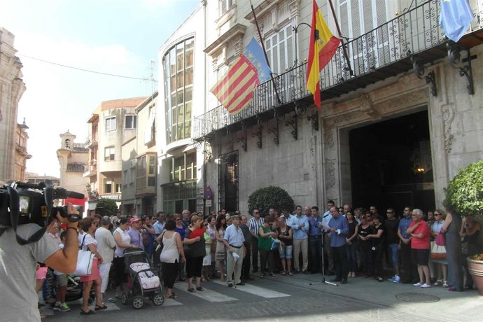 Concentración en orihuela en recuerdo de Yolanda