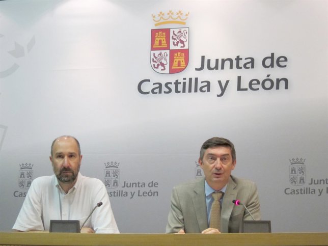 El director general de Medio Natural, José Ángel Arranz, a la derecha de la foto