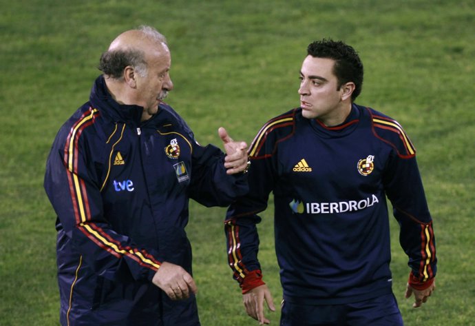 Del Bosque charla con Xavi