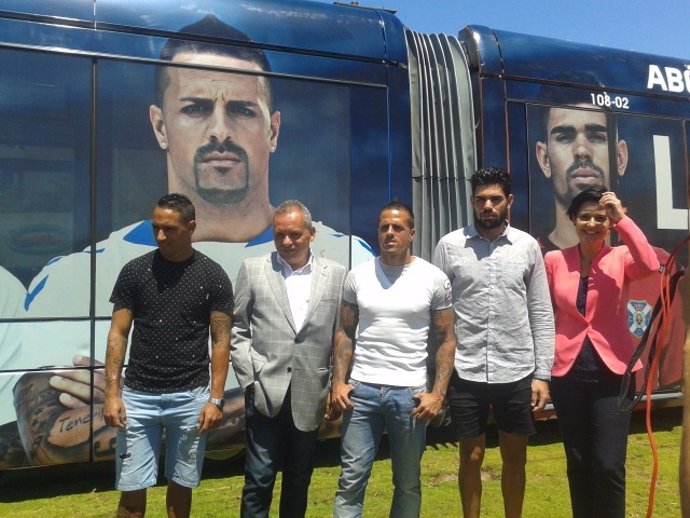 Los jugadores del Tenerife protagonistas de la campaña de abonos