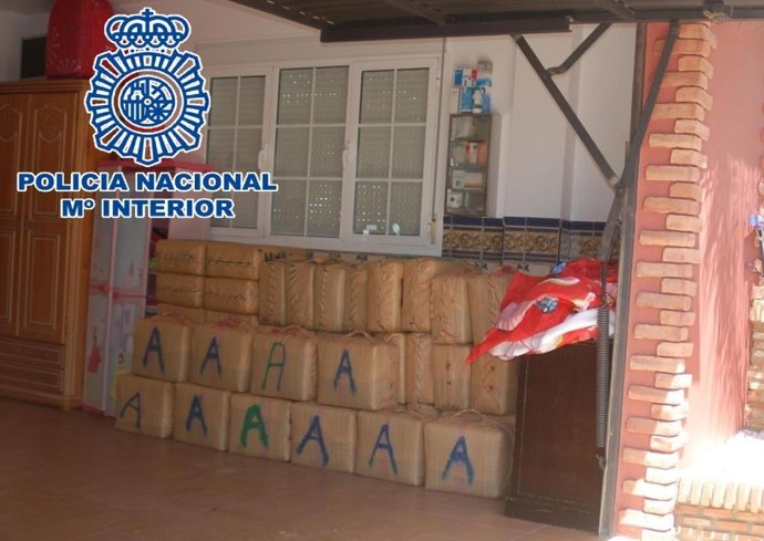 Fotografias Nota De Prensa: La Policia Nacional Localiza Un Alijo De Hachis En E