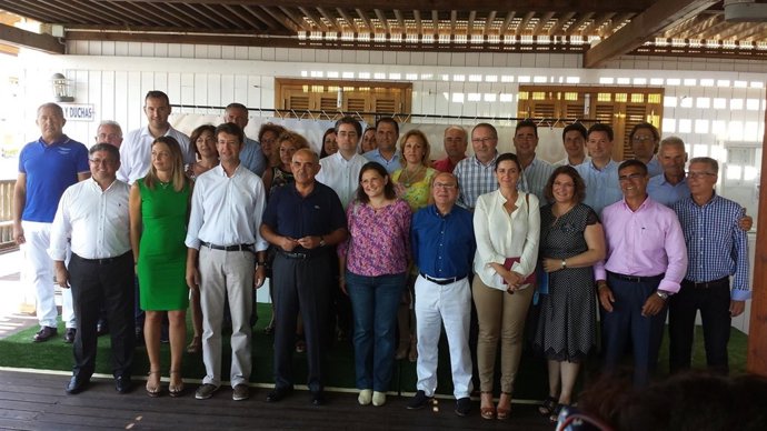 Garre, junto a los miembros de la Mesa del Turismo de la Región de Murcia