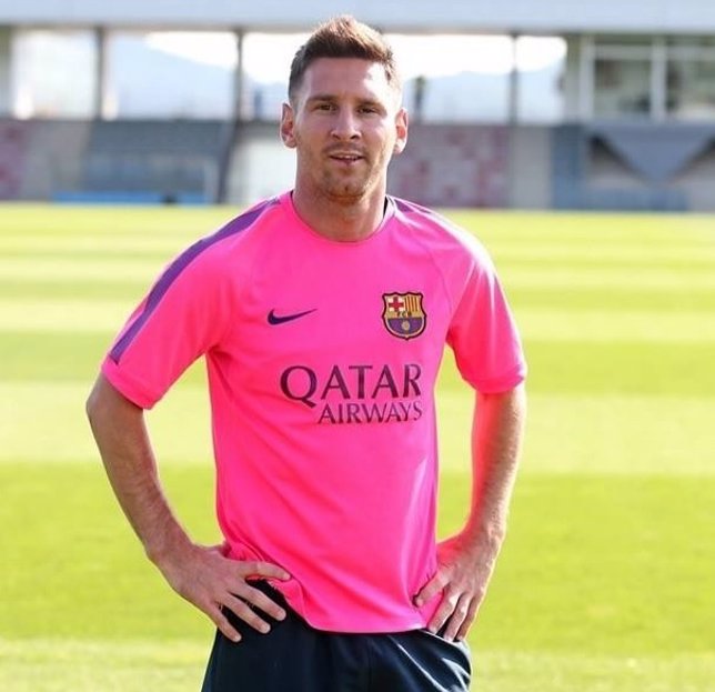 El nuevo corte  de pelo de Leo Messi causa sensación en Barcelona