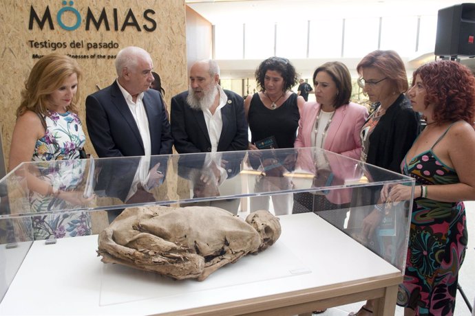 Luciano Alonso en la muestra de momias del Parque de las Ciencias