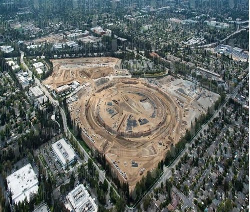 Una foto aérea muestra cómo van las obras de la 'nave espacial' de Apple