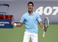 Djokovic doblega a Monfils en un sufrido debut en Toronto