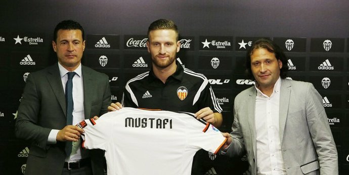 Mustafi, junto a Amadeo Salvo y Rufete