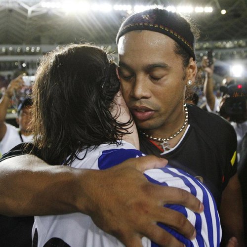 ronaldinho y messi partido contra el racismo