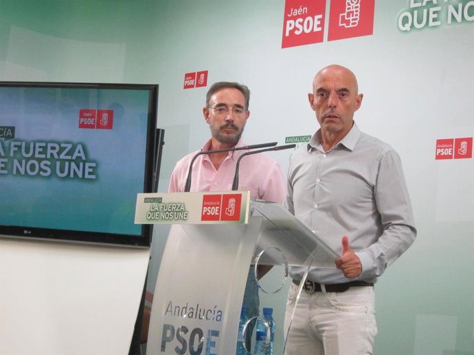 Antonio Hurtado, acompañado por Felipe López, en la rueda de prensa.