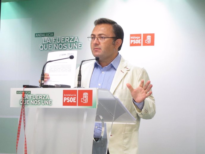 El coordinador de la interparlamentaria del PSOE andaluz Miguel Angel Heredia
