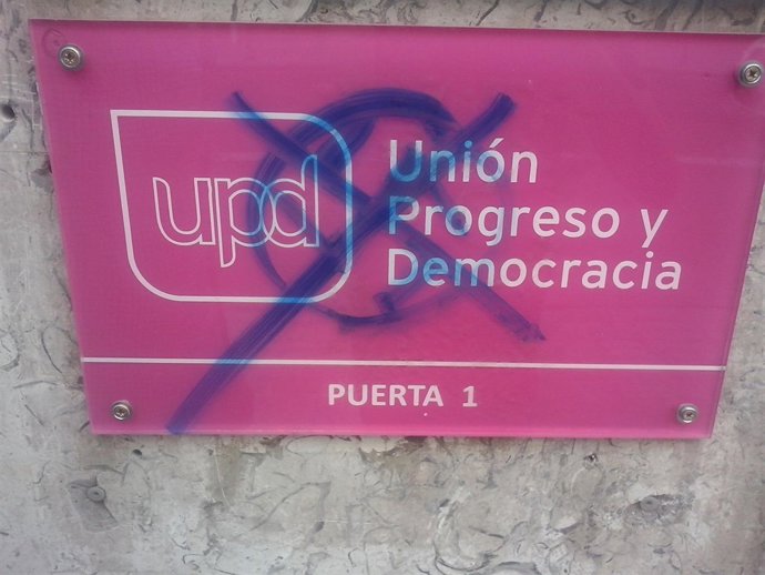 Pintadas en la sede de UPyD
