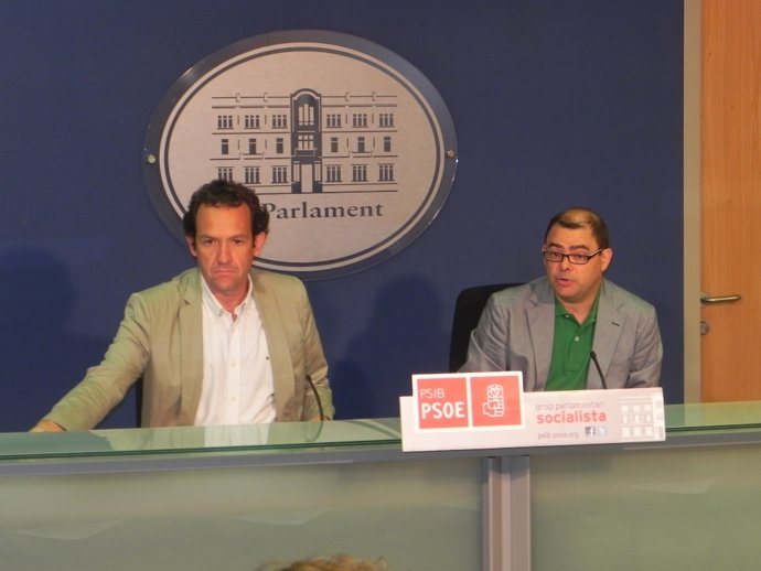 Marc Pons y Cosme Bonet en rueda de prensa