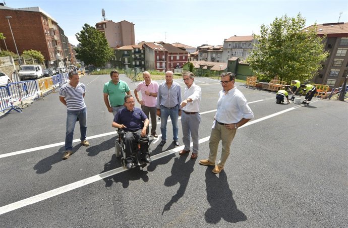 Acondicionado como aparcamiento un solar de la calle del Monte