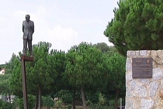 Piden retirar estatua de Pujol de Premià de Dalt