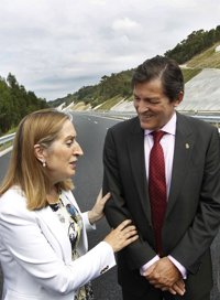 Javier Fernández dice que la inauguración del nuevo tramo de la A-8 es "una buena noticia para Asturias"