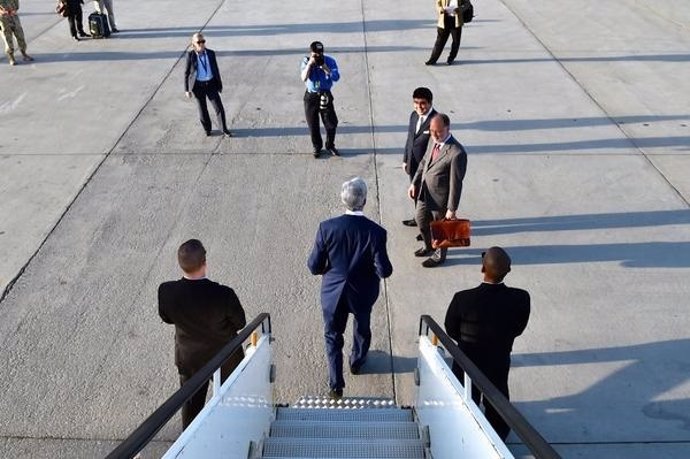 El secretario de Estado de EEUU, John Kerry, aterriza en Kabul